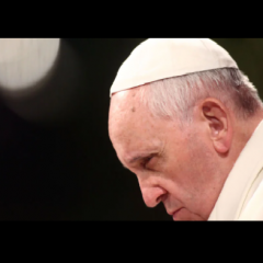 Duch Święty uchwycony nad Papieżem – Watykan opublikował dziwne zdjęcie (NAGRANIE)