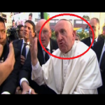 Czy papież nosi maskę? Na nagraniu widać coś dziwnego…