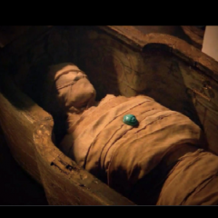 Niezwykła mumia odkryta w piramidzie! Czy to obcy? (NAGRANIE)