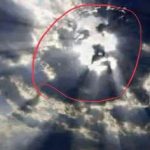 Znak Końca nagrany na niebie w Rosji